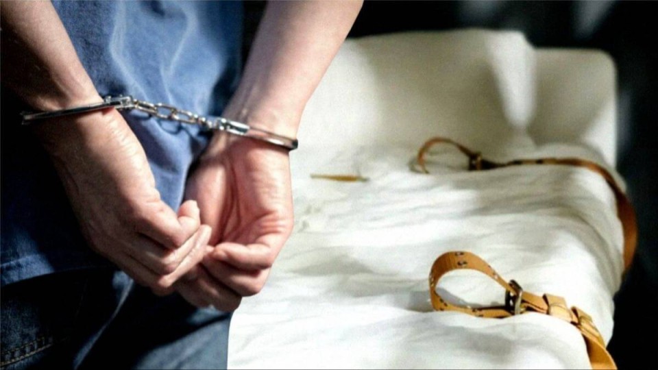 Ер адам екінші әйелінен туған баласын көремін деп барғанда бірінші әйеліне ұсталып қалған