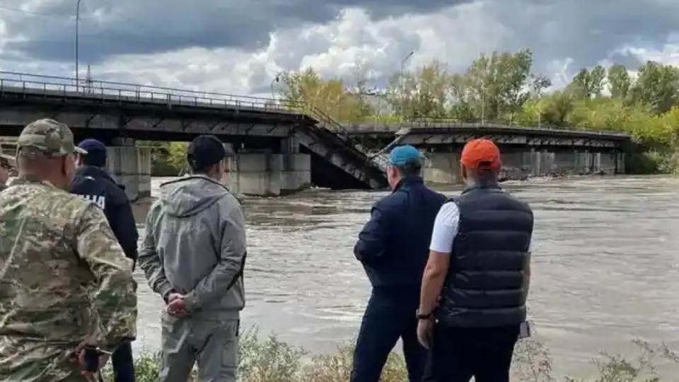 Әкім көпірдегі апаттың қорытындысы ретінде басқарма басшысын жұмыстан босатты