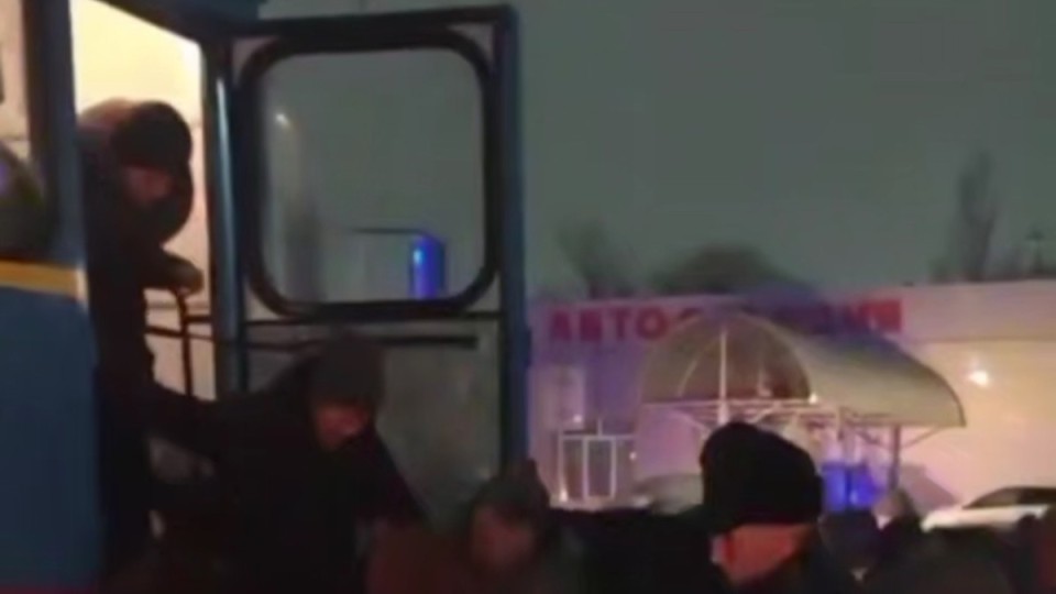 Қарағанды облысында автобус пен жүк көлігі соқтығысып, 48 жолаушы эвакуацияланды