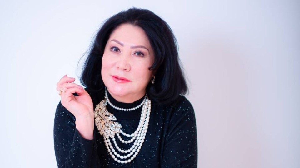 "Әкем мен анам әмеңгерлікпен қосылған": Танымал актриса жеке өмірі жайлы сыр шертті (ВИДЕО)