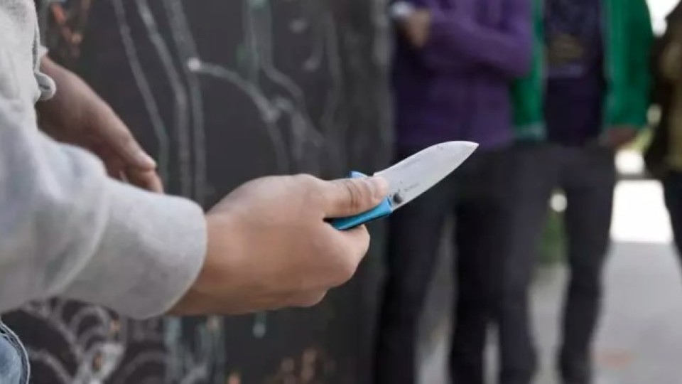 Қаза болған және зардап шеккендер бар: Ресейде пышақ ұстаған жасөспірім оқушыларға шабуылдады