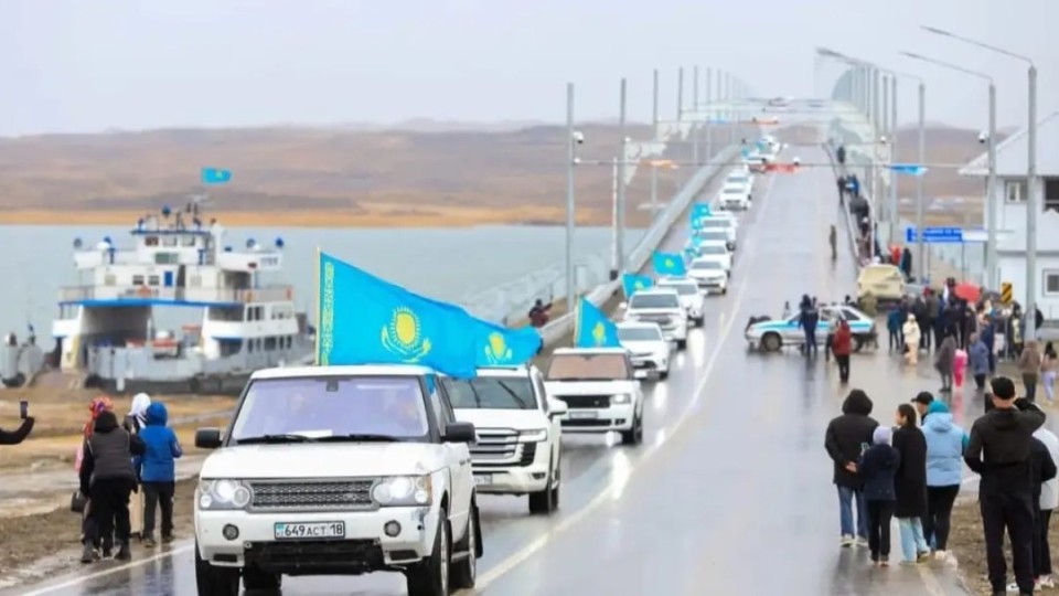 Көлікке Ту іліп жүргендер жазалана ма? Мәдениет министрлігі жауап берді