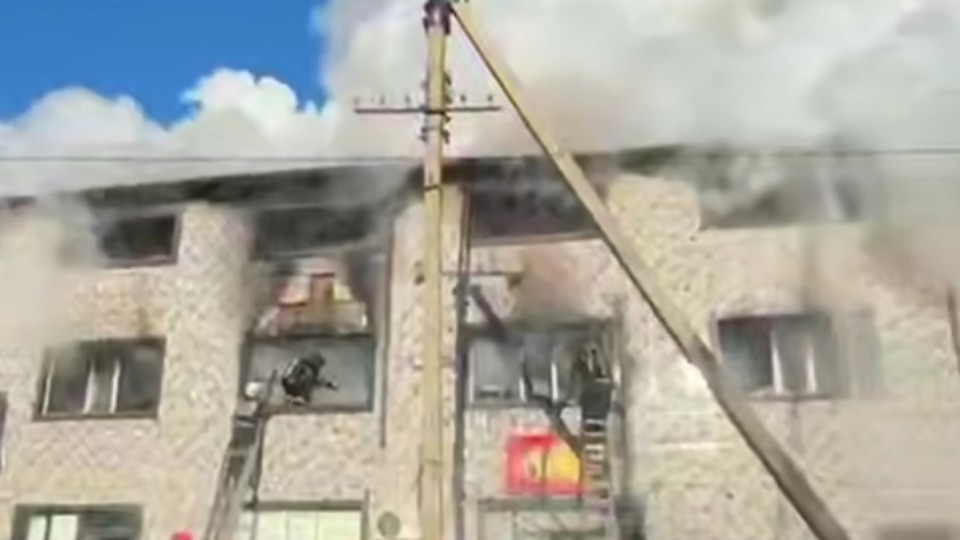 Астанада 3 қабатты ғимаратта өрт шықты