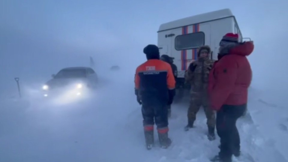 Қар құрсауында қалған 15 адам құтқарылды