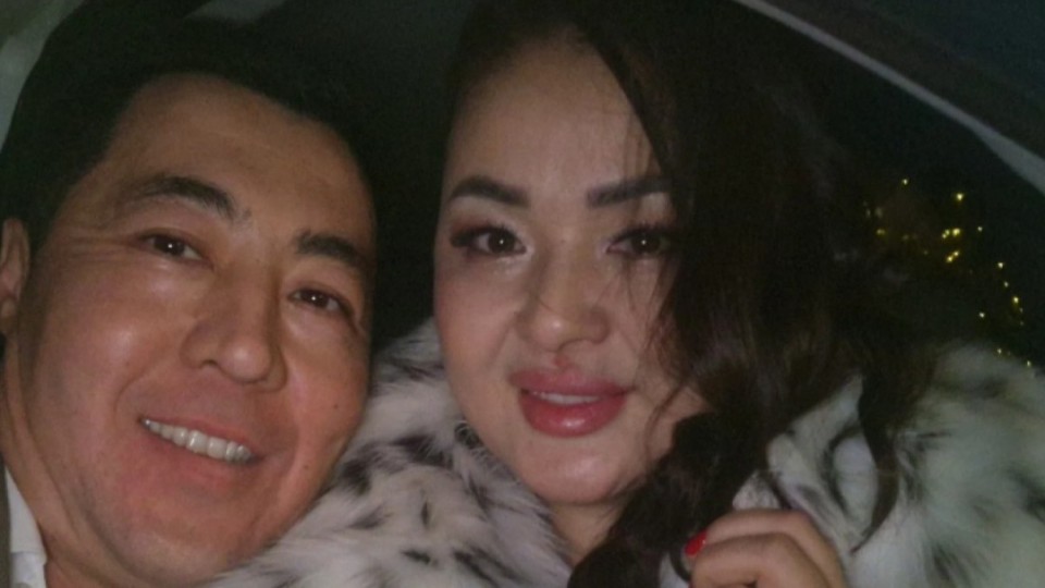 Мөлдір Мұқанның бейтаныс еркекпен түскен суреті жарияланды