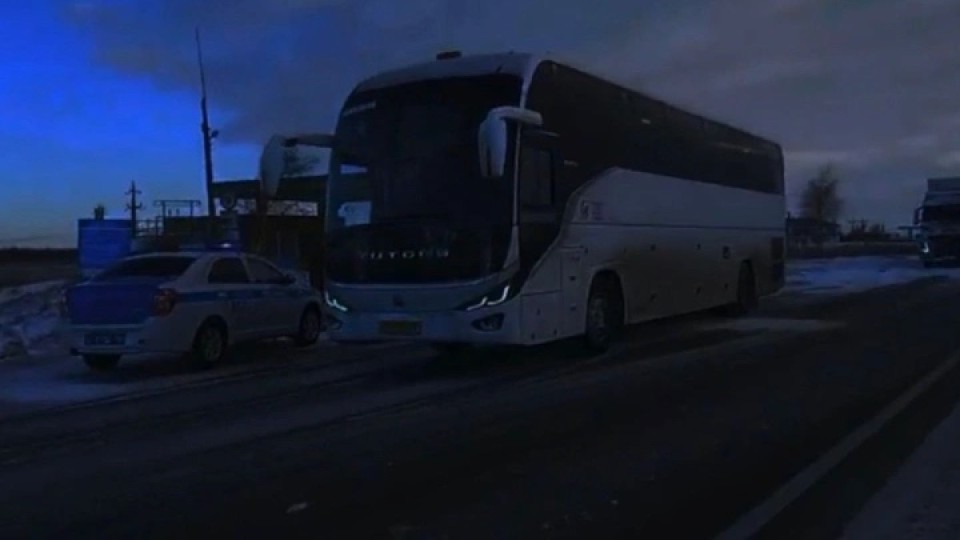 50-ге тарта жолаушысы бар автобус жолда қалды