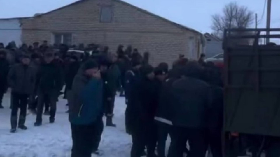 Атырауда жоғалған отбасы: Ерлі-зайыптыларды жерлеу рәсімі өтті