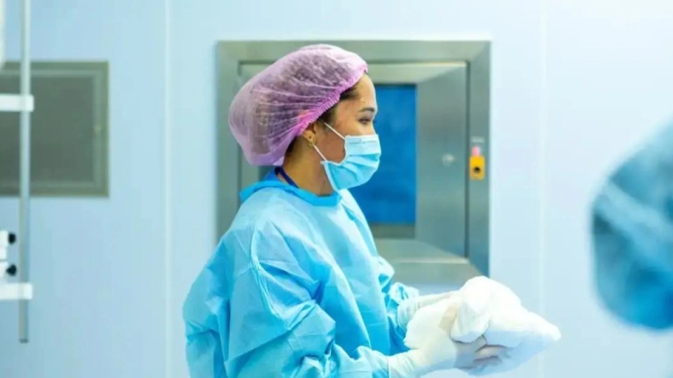 Әйелдердің кеудесін тексеретін кабинетке бейнекамера орнатылған