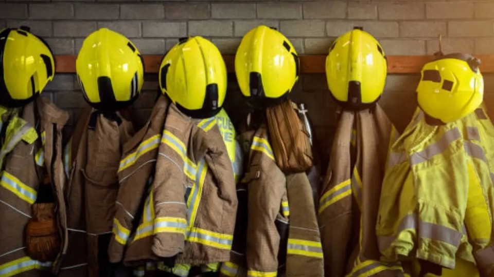 Жаңаөзенде шақыртуға шыққан өрт сөндіру көлігі апатқа ұшырады