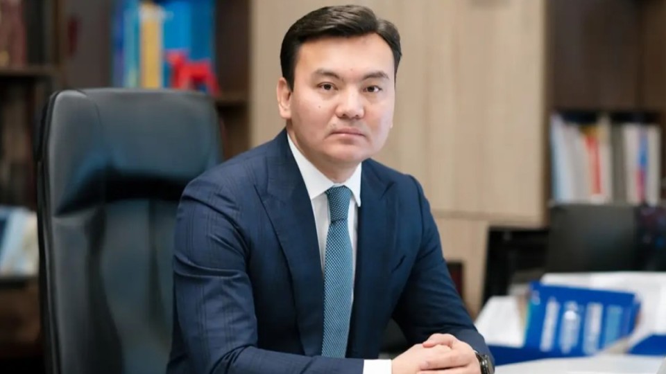 Рауан Кенжеханұлы: Заң қазақ тілінде жазылуы керек