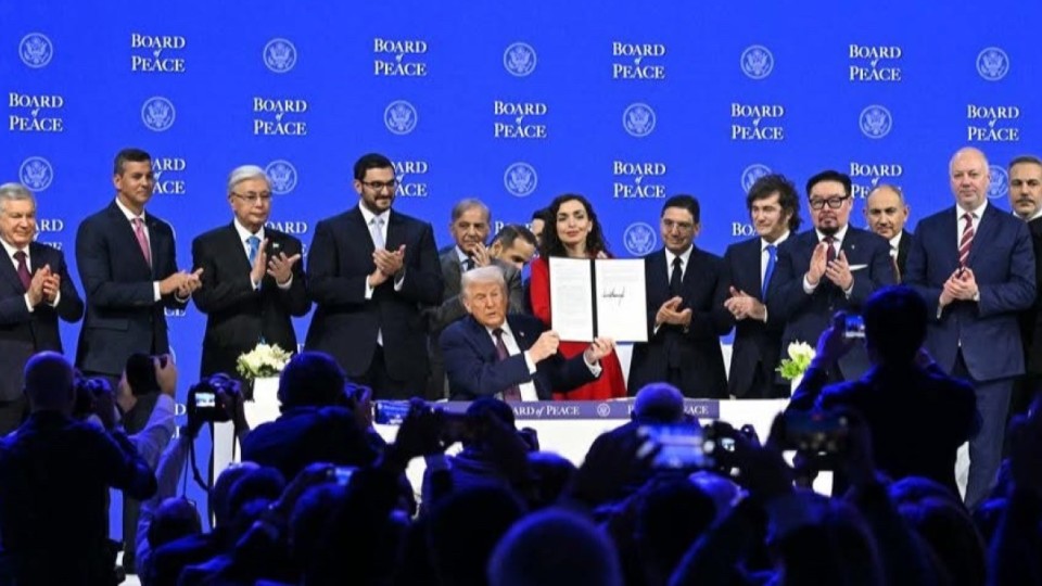 Трамп «Бейбітшілік кеңесін» ресми түрде құрды және оның төрағасы болды