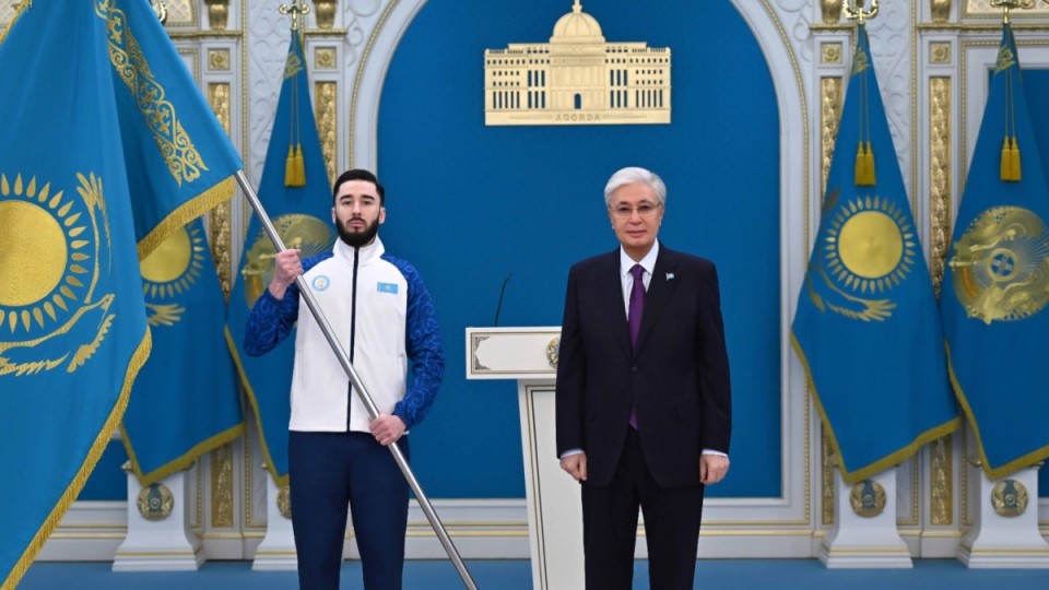 Тоқаев Олимпиада құрамасына Мемлекеттік туды табыстады