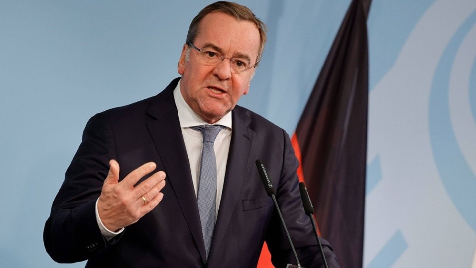 Германияның қорғаныс министрі: Трамп НАТО сарбаздары туралы айтқаны үшін кешірім сұрасын