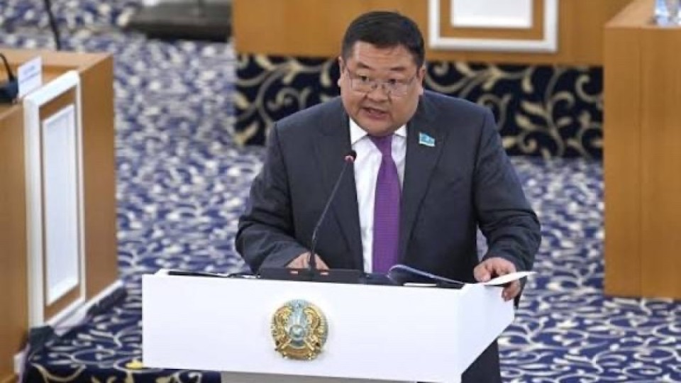 Айдос Сарым Ресей мен Украинаның “қара тізіміне” енуіне қатысты пікір білдірді