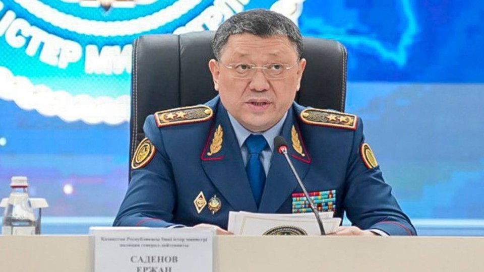 Ішкі істер министрі Сәденов Шымкенттегі қылмысты сынап, полиция департаментіне жаңа басшы тағайындады