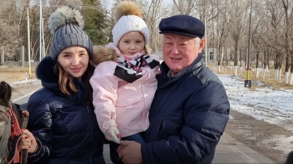 "70-ке келдім, бәрін білемін деуші едім": Бердібек Сапарбаевтың келіні қайын атасының ел естімеген құпиясын ашты (ФОТО)