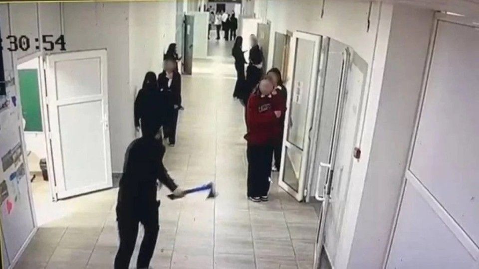 Құлсарыдағы мектепте балта ала жүгірген оқушы үйқамаққа жіберілді