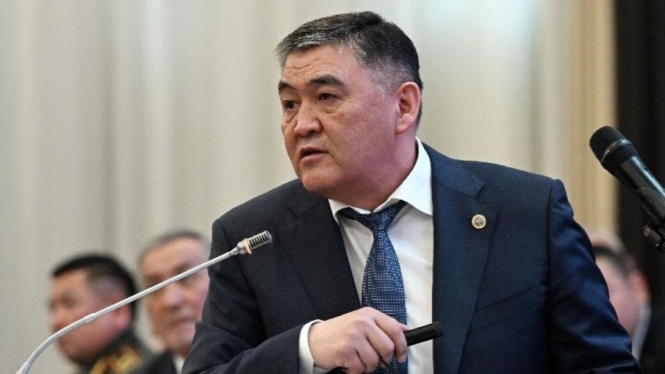 Саясаттағы сілкініс: Президенттің сенімді серігі күтпеген жерден қызметінен кетті