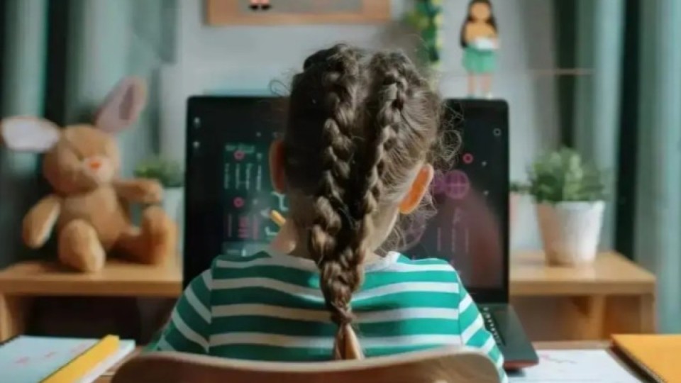 Астанада екінші ауысымдағы 0-6 сынып оқушылары онлайн оқитын болды