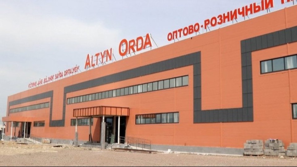 «Алтын Орда» дауы: Алматы базарының бұрынғы иесі Назарбаевтан өтемақы талап етті