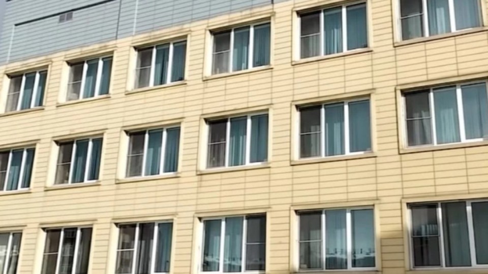 Петропавлда терезеден секірген жасөспірімнің жағдайы ауыр