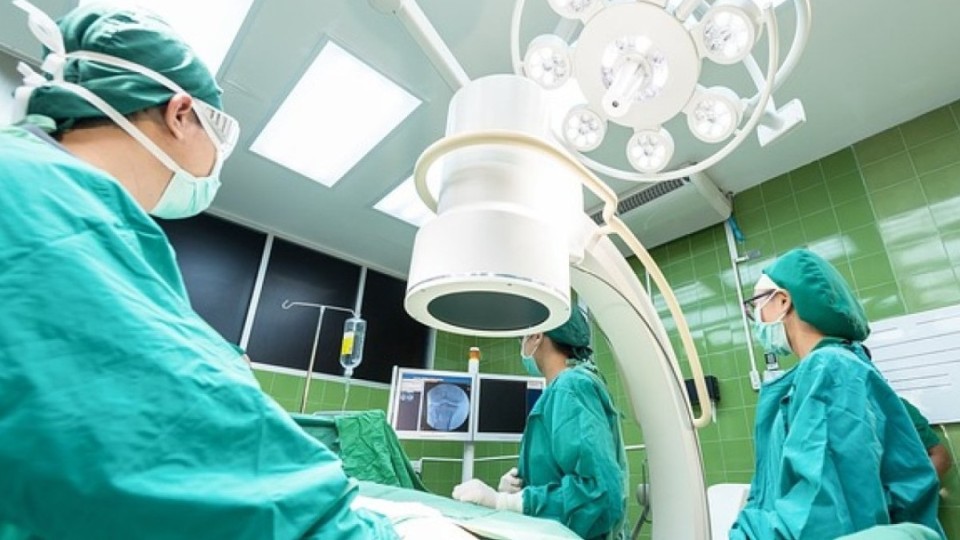 Күйік шалған кішкентай қызға 11 ота жасалған