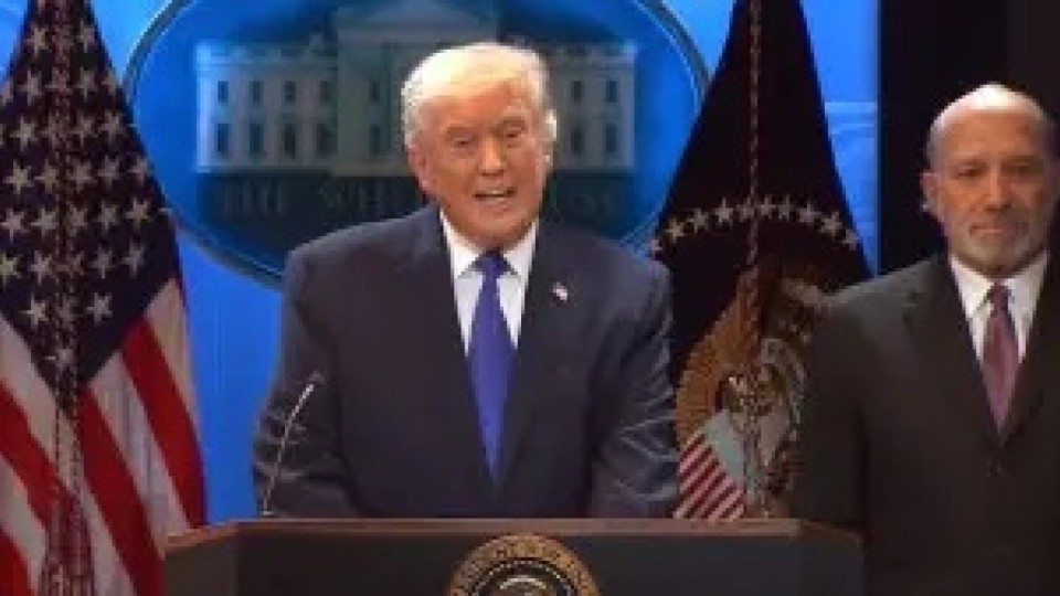 Трамп «барлық елге» 10 пайыздық қосымша баж салығын енгізді