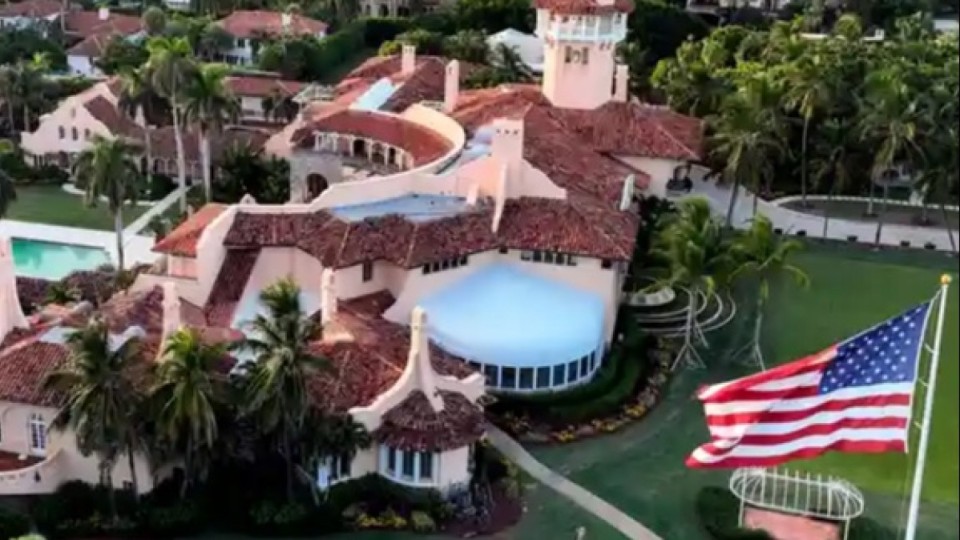 АҚШ-та Дональд Трамптың үйіне кірмек болған ер адам атып өлтірілді