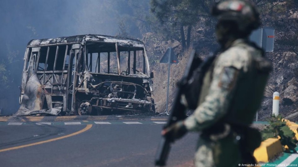 Мексикада картель басшысының өлімінен кейін елде тәртіпсіздіктер басталды