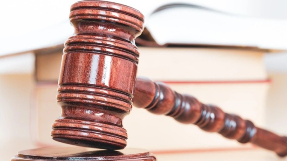 500 мың доллар бопсалаған ҰҚК полковнигі мен әуежай аудиторы сотталды