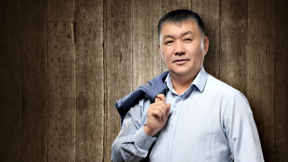 "Сүйінші, ағайын! Алла ғұмыр берсін": Әнші Қайрат Нұртастың әкесі қуанышты хабарын елге жеткізді (ФОТО)