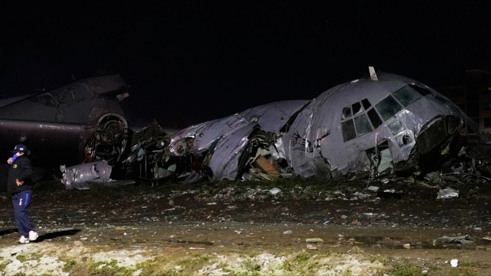 "20 адам қаза тапты": Мемлекеттік маңызы бар дүниені тасымалдаған ұшақ апатқа ұшырады (ФОТО)