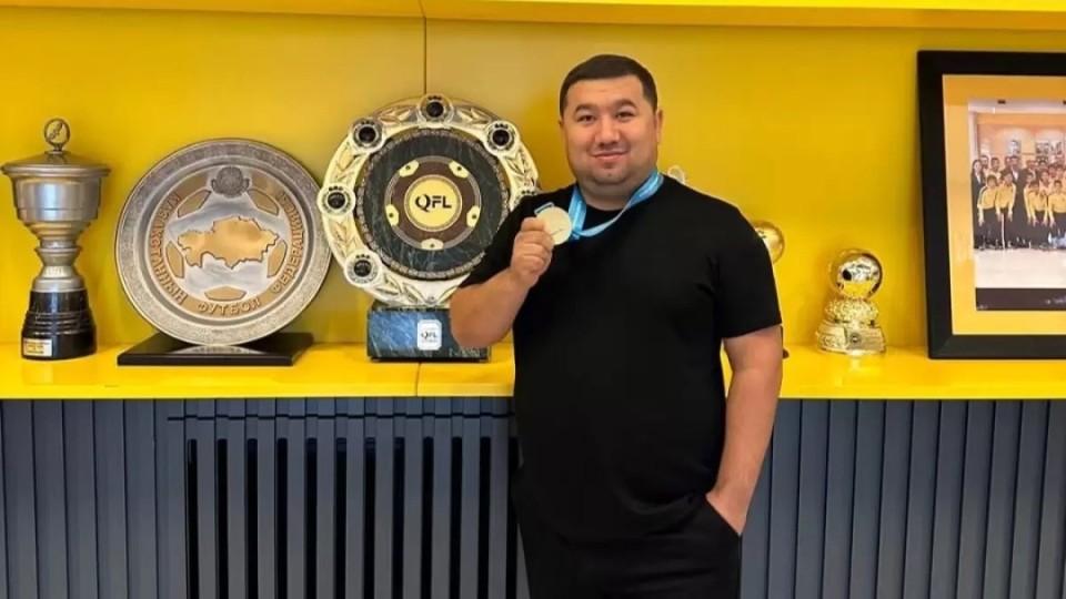 «Бомба» жайлы әзіл: «Қайрат» клубының дәрігері рейстен түсірілді