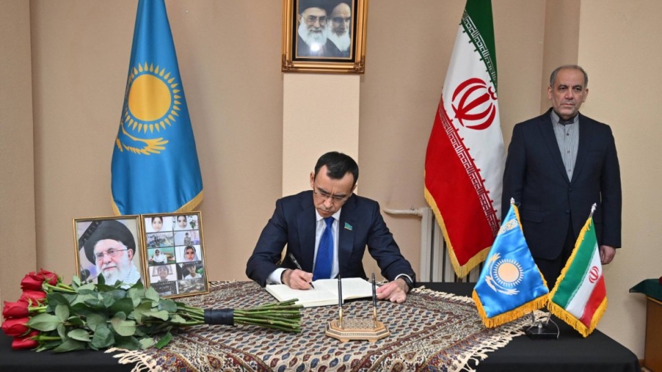 Тоқаевтың тапсырмасымен Маулен Әшімбаев Иран елшілігіне барды