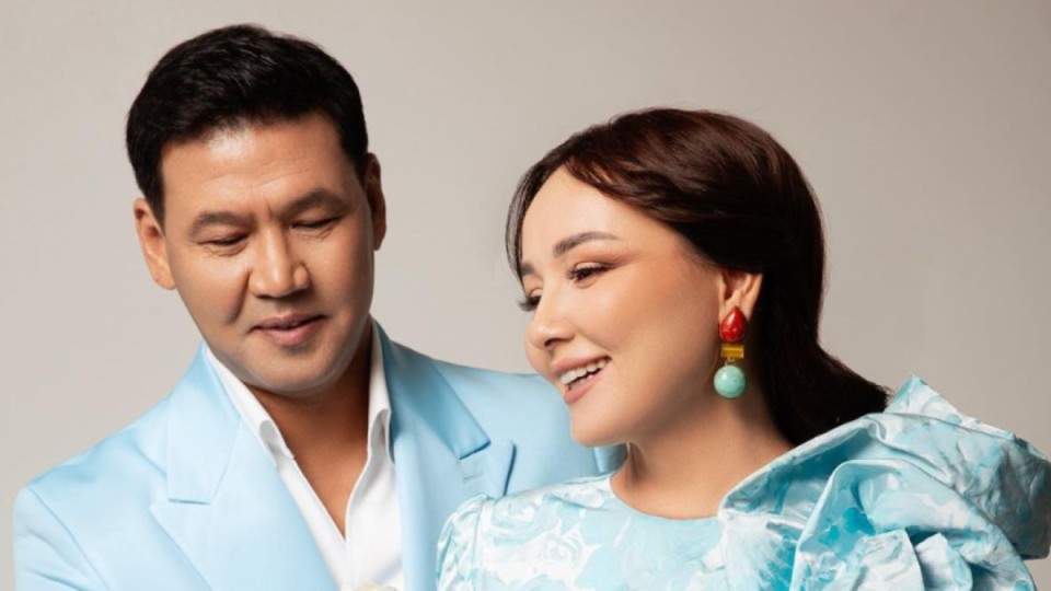 "Жылап отырмын": Сүйінші! Әнші Жазира Байырбекова Дубайдан аман-есен елге жеткенін айтты (ВИДЕО)