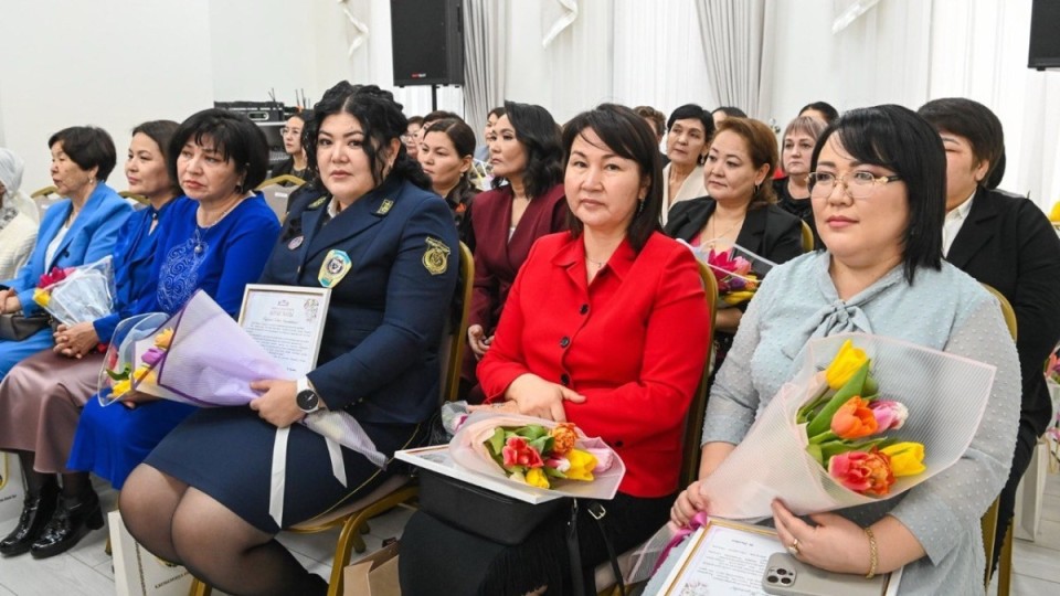 Қызылордада аймақ басшысы әйел-аналармен кездесу өткізді