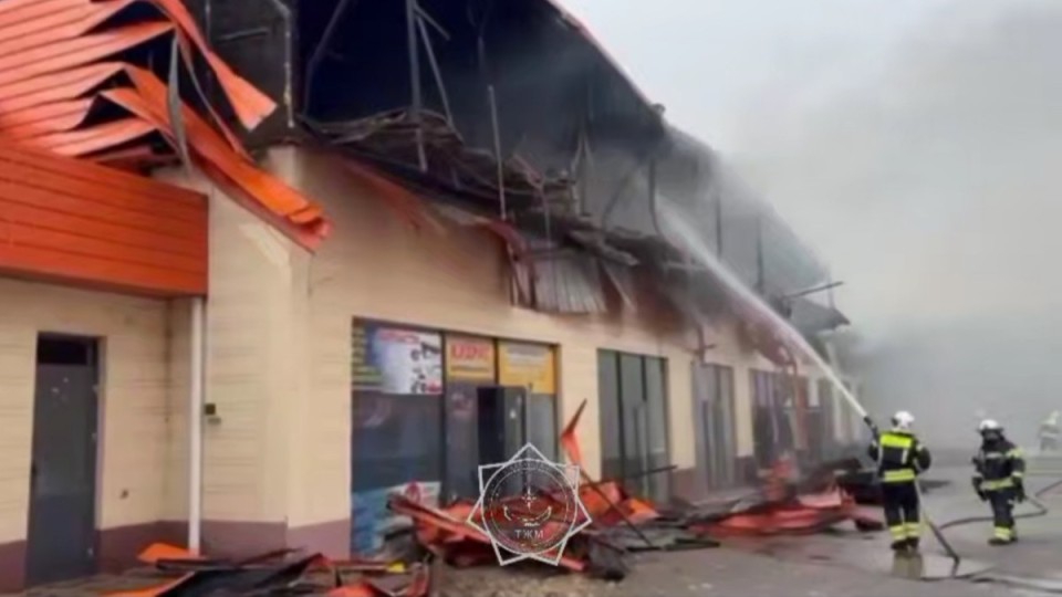 Шымкентте автокөлік жөндеу кешені өртенді