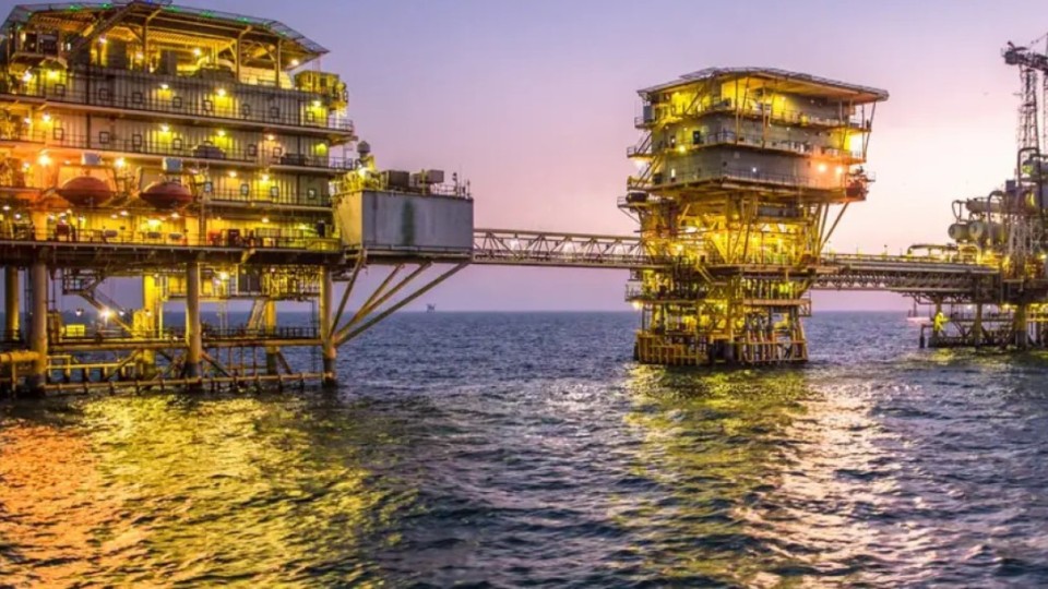 Иран Парсы шығанағындағы мұнай нысандарына шабуыл жасаймыз деп қорқытты