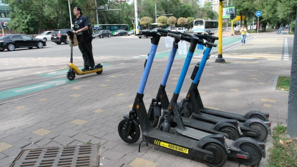 Қазақстанда жалға берілетін электрлі самокаттарға нөмір тағу міндеттеледі