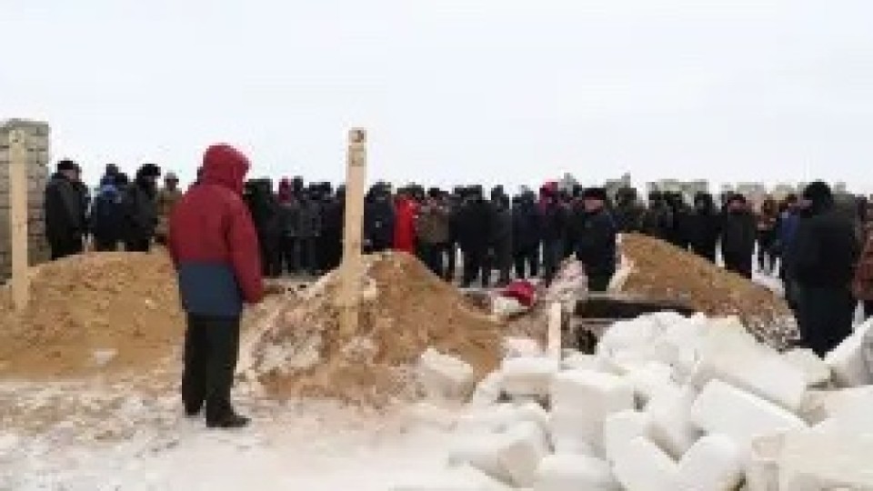 Атыраудағы қанды қылмыс. Наурыз бен Мейрамгүлді жерлеу рәсімі өтті