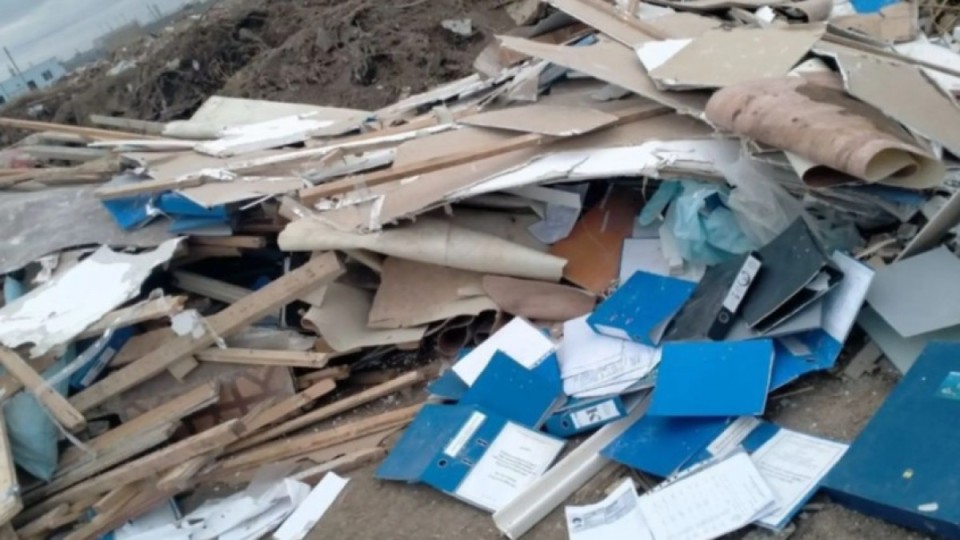 Атырауда қоқыс арасынан науқастардың деректері табылды