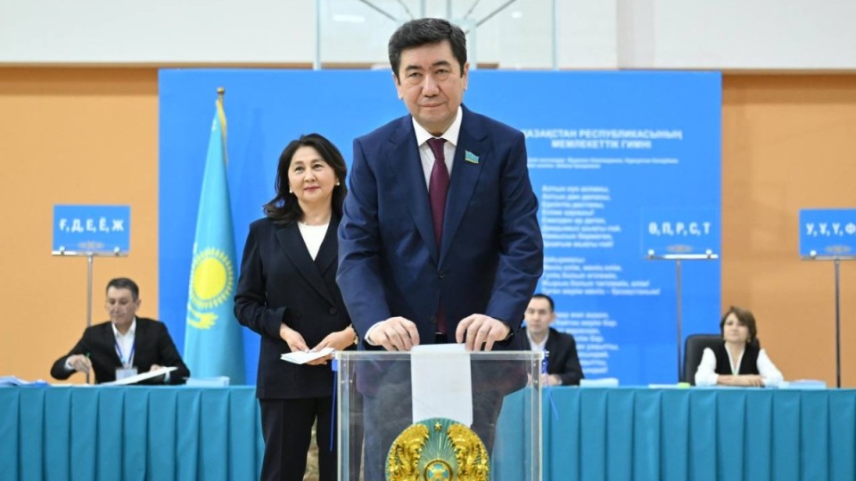 Мәжіліс төрағасы республикалық референдумда дауыс берді