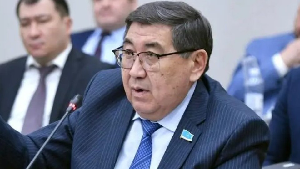 Ермұрат Бәпи журналистердің ұсталуына қатысты түсініктеме талап етті