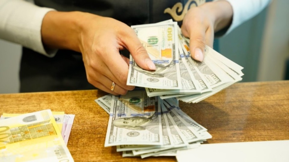 Қазақстанда доллар бағамы 2024 жылғы деңгейге дейін төмендеді