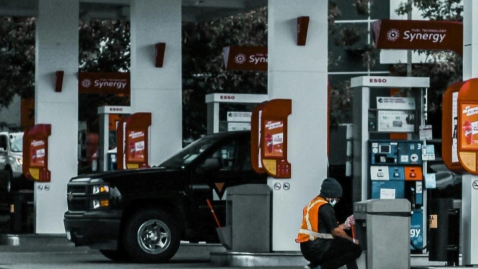 Таяу Шығыстағы қақтығыс: Словения жанармайға шектеу енгізді