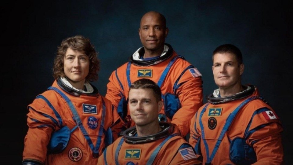 NASA жарты ғасырдан кейін Айды айналып өтетін алғашқы миссияны ұшырады