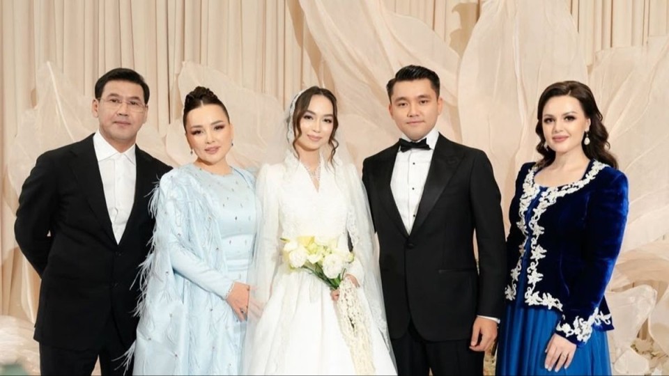 "Ұлымды "балам" деп айта алмаймын": Әнші Жазира Байырбекова той үстінде жылап қалды (ВИДЕО)