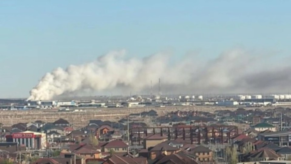 Атырауда қоқыс полигоны өртенді
