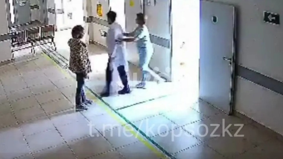 Астанада медицина қызметкеріне шабуыл жасаған ер адам ұсталды