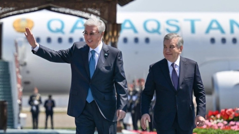 Тоқаев Өзбекстанға жұмыс сапарымен барды